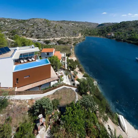 Stunning Brac 5 Bedrooms Infinite Stunning Sea Views Seafront Location *