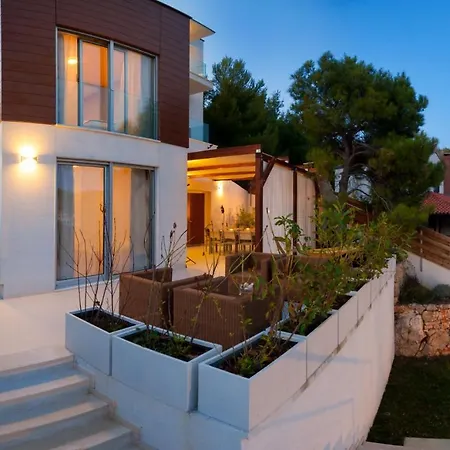 Villa Stunning Brac 5 Bedrooms Infinite Stunning Sea Views Seafront Location Sutivan
