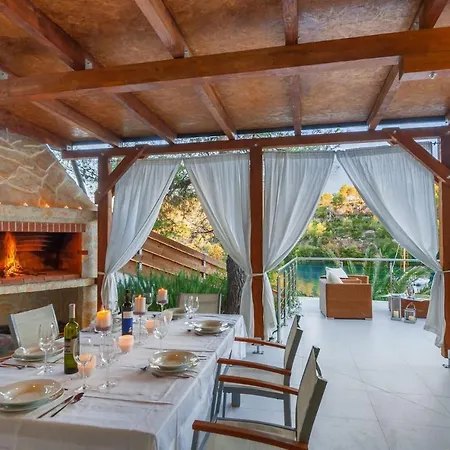 Stunning Brac 5 Bedrooms Infinite Stunning Sea Views Seafront Location * Sutivan