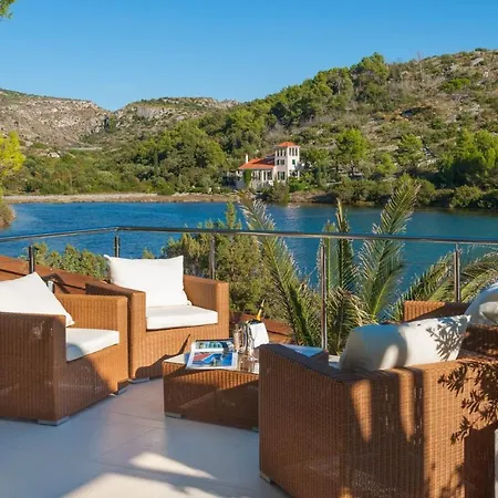 Villa Stunning Brac 5 Bedrooms Infinite Stunning Sea Views Seafront Location *