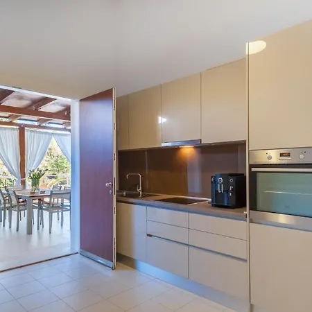 Stunning Brac 5 Bedrooms Infinite Stunning Sea Views Seafront Location * Sutivan