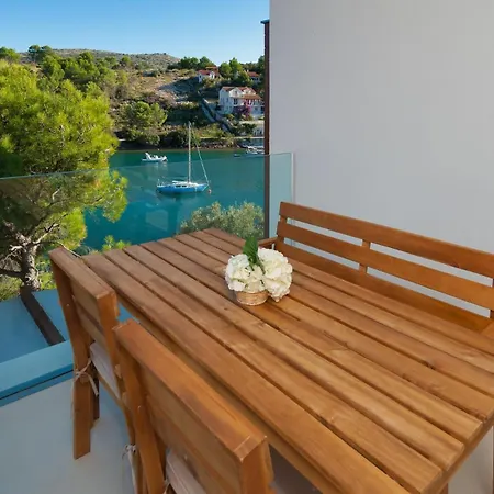 Stunning Brac 5 Bedrooms Infinite Stunning Sea Views Seafront Location * Sutivan
