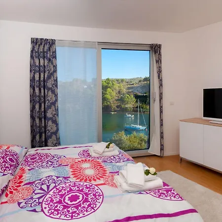 Stunning Brac 5 Bedrooms Infinite Stunning Sea Views Seafront Location Sutivan