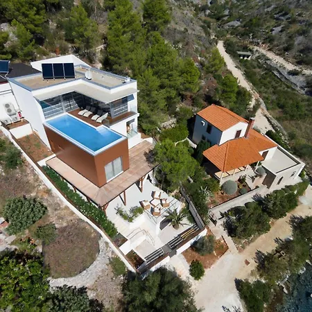 Stunning Brac 5 Bedrooms Infinite Stunning Sea Views Seafront Location Sutivan