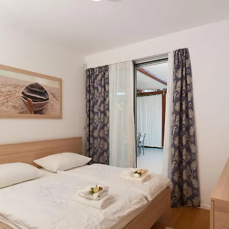 Stunning Brac 5 Bedrooms Infinite Stunning Sea Views Seafront Location * Sutivan