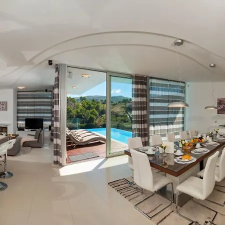 Stunning Brac 5 Bedrooms Infinite Stunning Sea Views Seafront Location * Sutivan