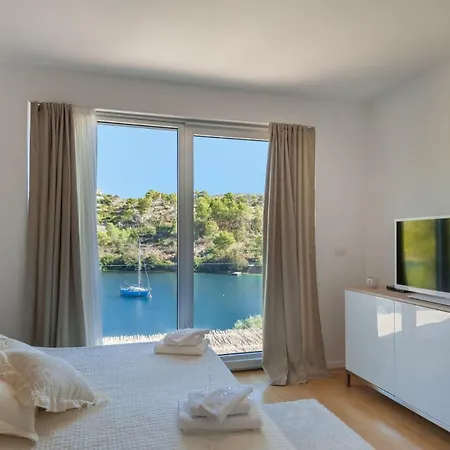 Villa Stunning Brac 5 Bedrooms Infinite Stunning Sea Views Seafront Location *