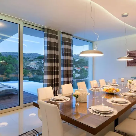 Stunning Brac 5 Bedrooms Infinite Stunning Sea Views Seafront Location *